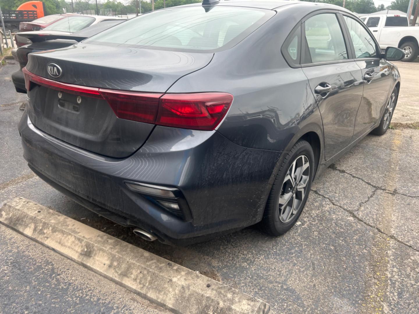 2021 Grey Kia Forte (3KPF24AD5ME) , located at 1687 Business 35 S, New Braunfels, TX, 78130, (830) 625-7159, 29.655487, -98.051491 - Photo#6